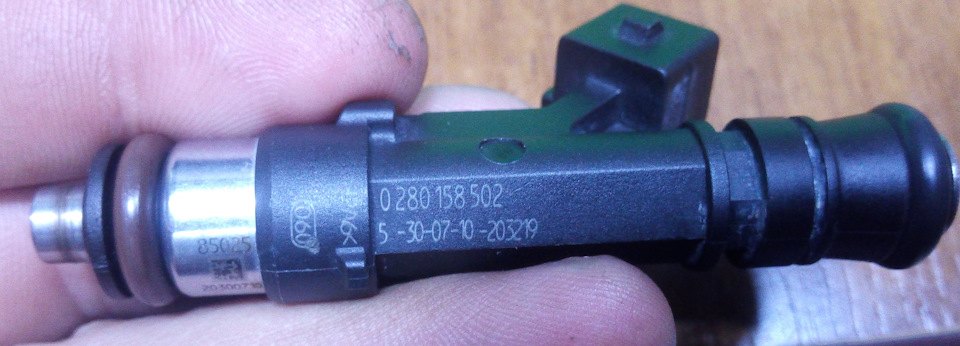 сама форсунка, кольца живые, думаю их менять нет необходимости. — Lada 210740. Запчасти на фото: 0120065