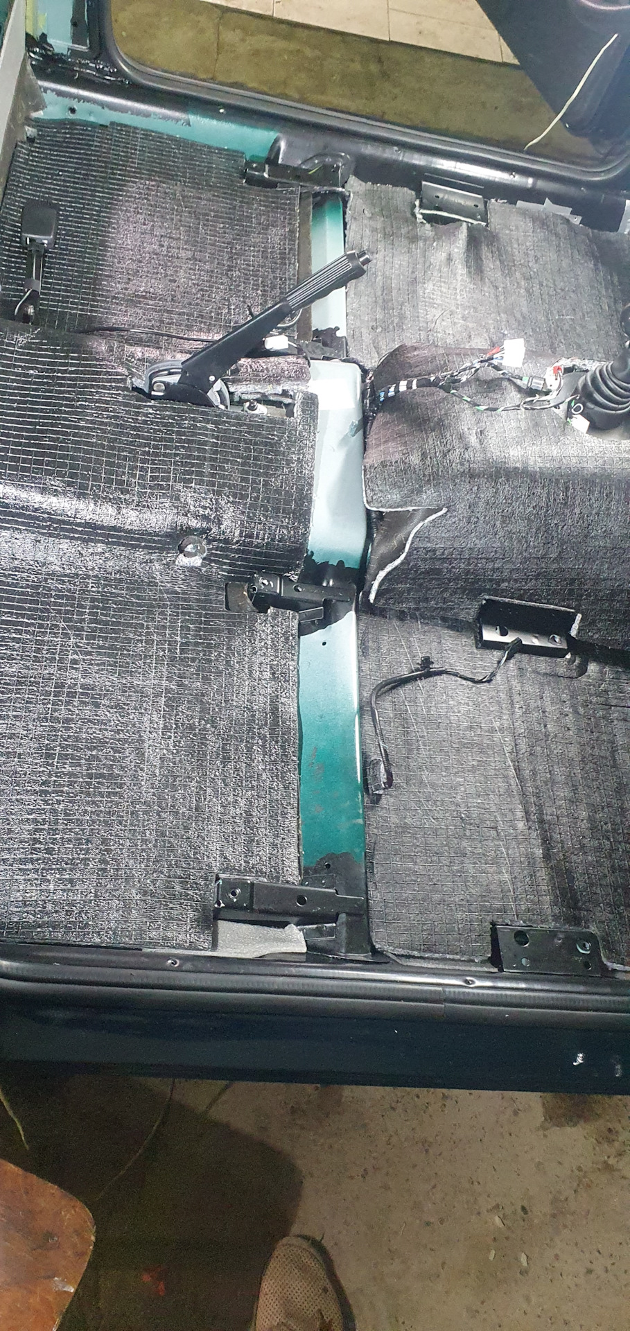 Шумоизоляция нивы, пол. — Lada 4x4 3D, 1,7 л, 2001 года | тюнинг | DRIVE2