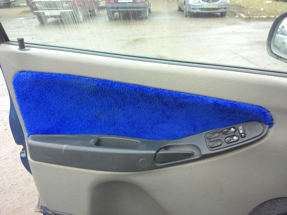 обтянул обивку дверей по цвет чехлов — Lada Калина хэтчбек, 1,6 л, 2007 ...