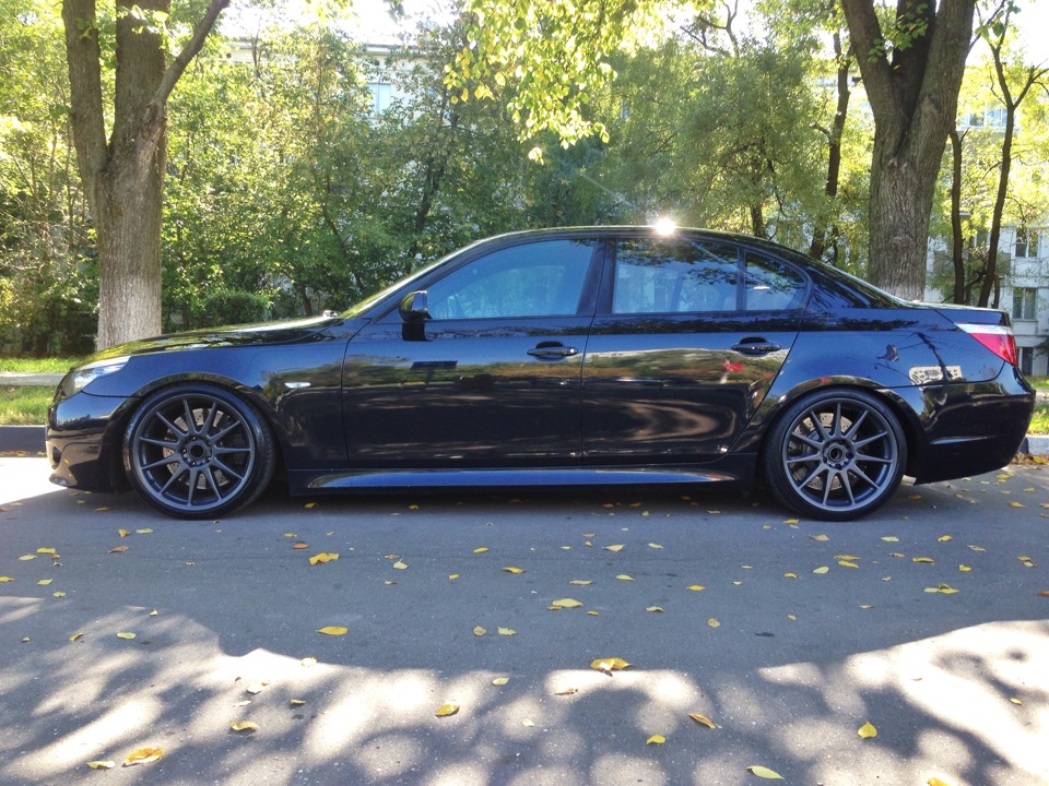 H r b. BMW e60 занижение. БМВ е60 заниженная. BMW e60 занижение h&r. Е60 занижение.