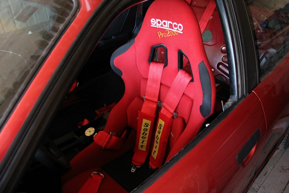 Трон Sparco Pro 2000, китайское железо и японская музыка — Audi 80 (B3 ...