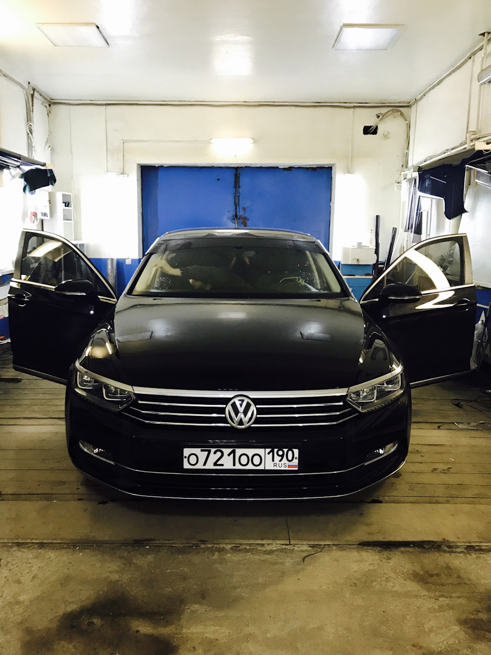 Полоска на лобовое — Volkswagen Passat B8, 2 л, 2017 года | аксессуары ...