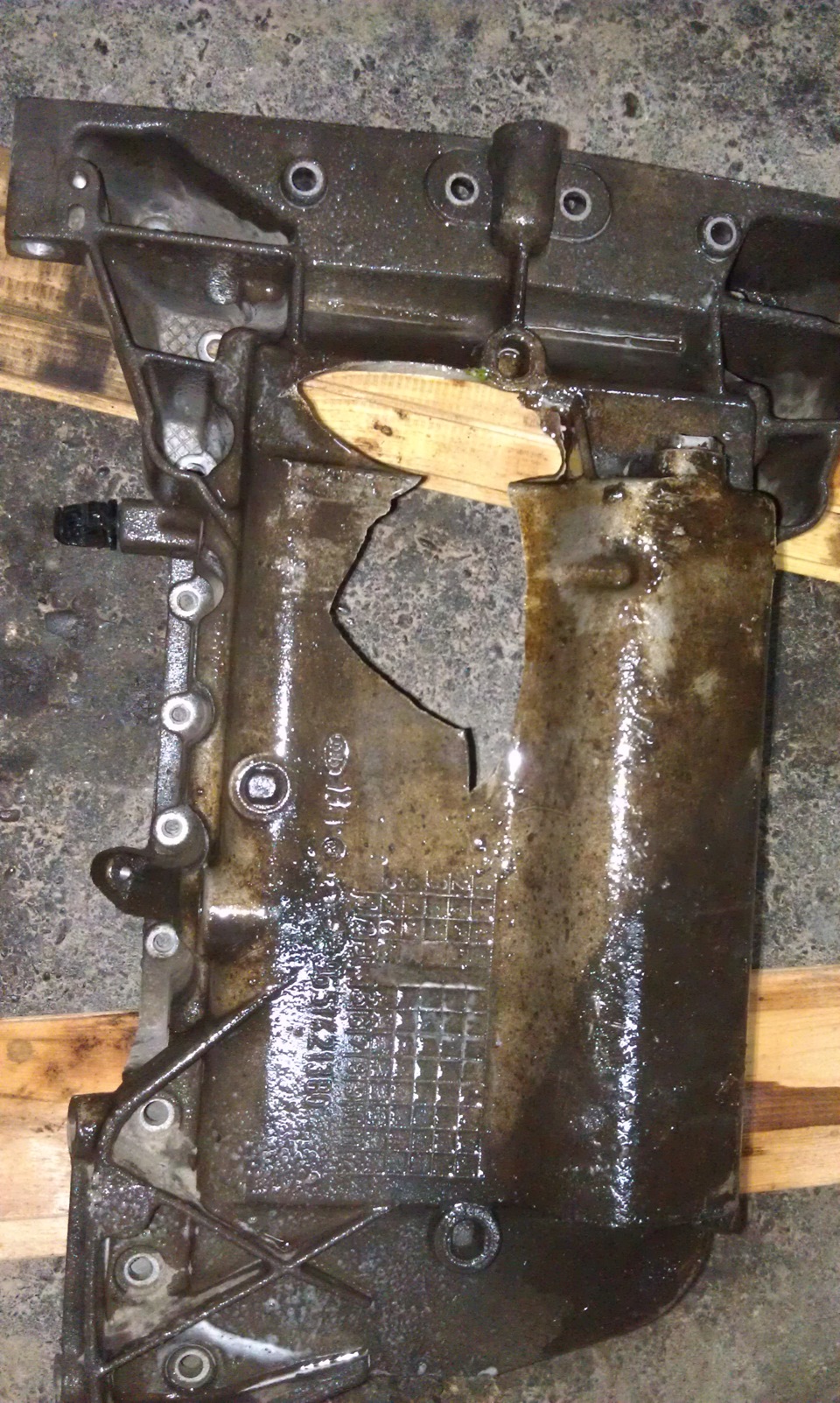 Пробил поддон двигателя — Citroen C4 Picasso (1G), 1,8 л, 2007 года ...