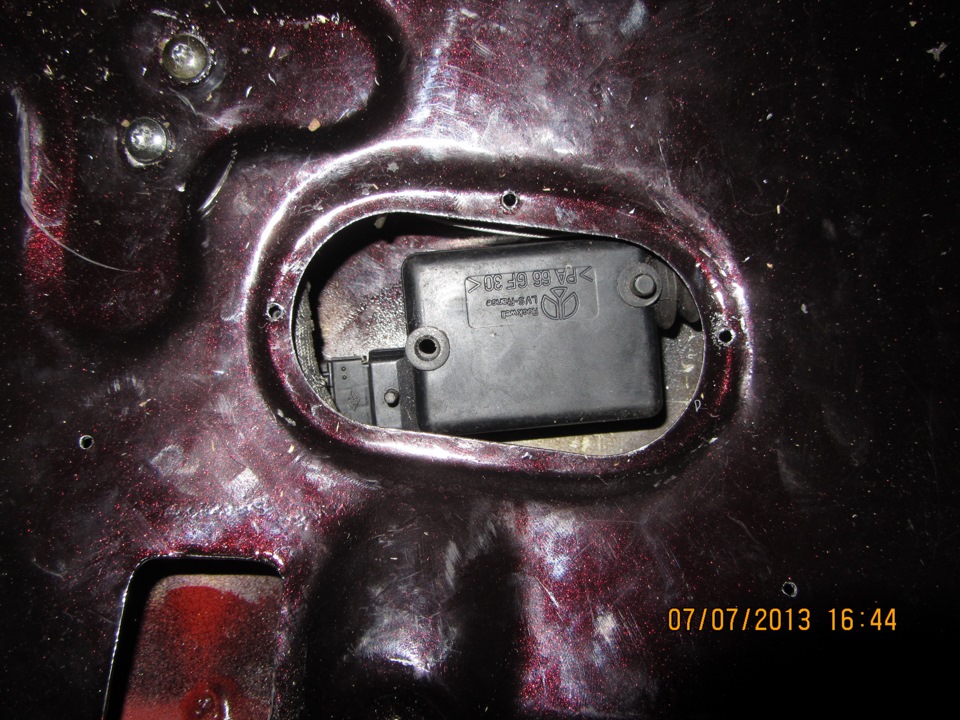 Кроим багажник. Часть 4. Скрытая установка электрозамка. — ГАЗ 2410, 3 ...