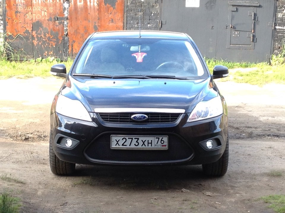 Сетка вместо решетки радиатора — Ford Focus II Sedan, 1,8 л, 2010 года ...