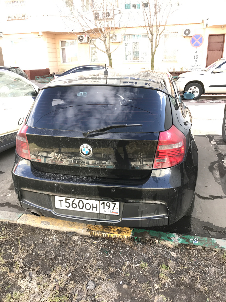 Убираем шильдик 120i — BMW 1 series (E81/E87), 2 л, 2008 года ...