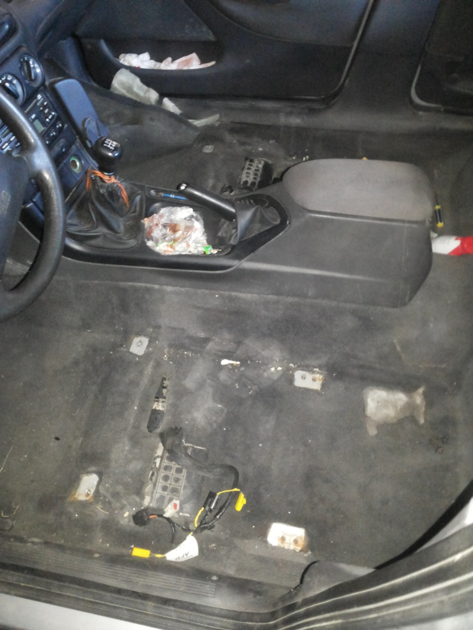 Решил заморочаться и пропылесосить машину сняв сидения — Ford Mondeo II ...