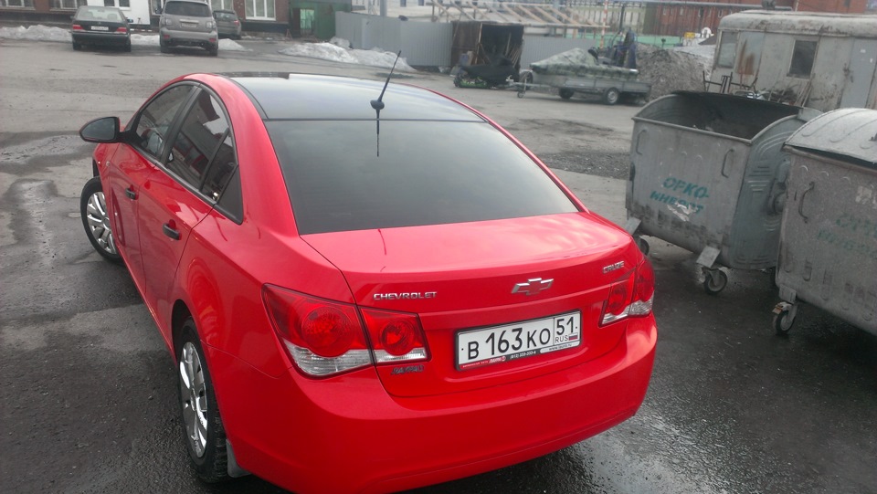 Chevrolet Cruze красный с черной крышей