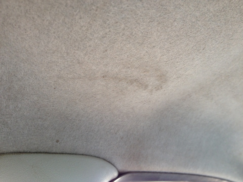 Как почистить потолок в машине. Краска потолка машины стало матовым изза солнца.