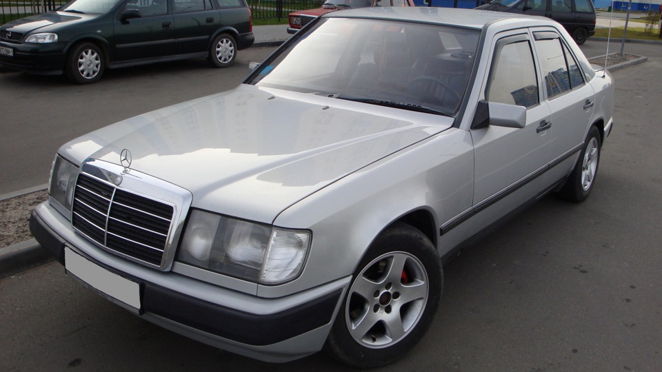 Mercedes w124 серебристый