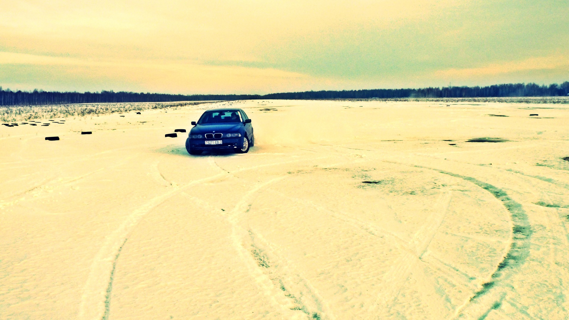 Snow test. Snow test. Шурф в снегу. Bmw e60 snow. Snow test.