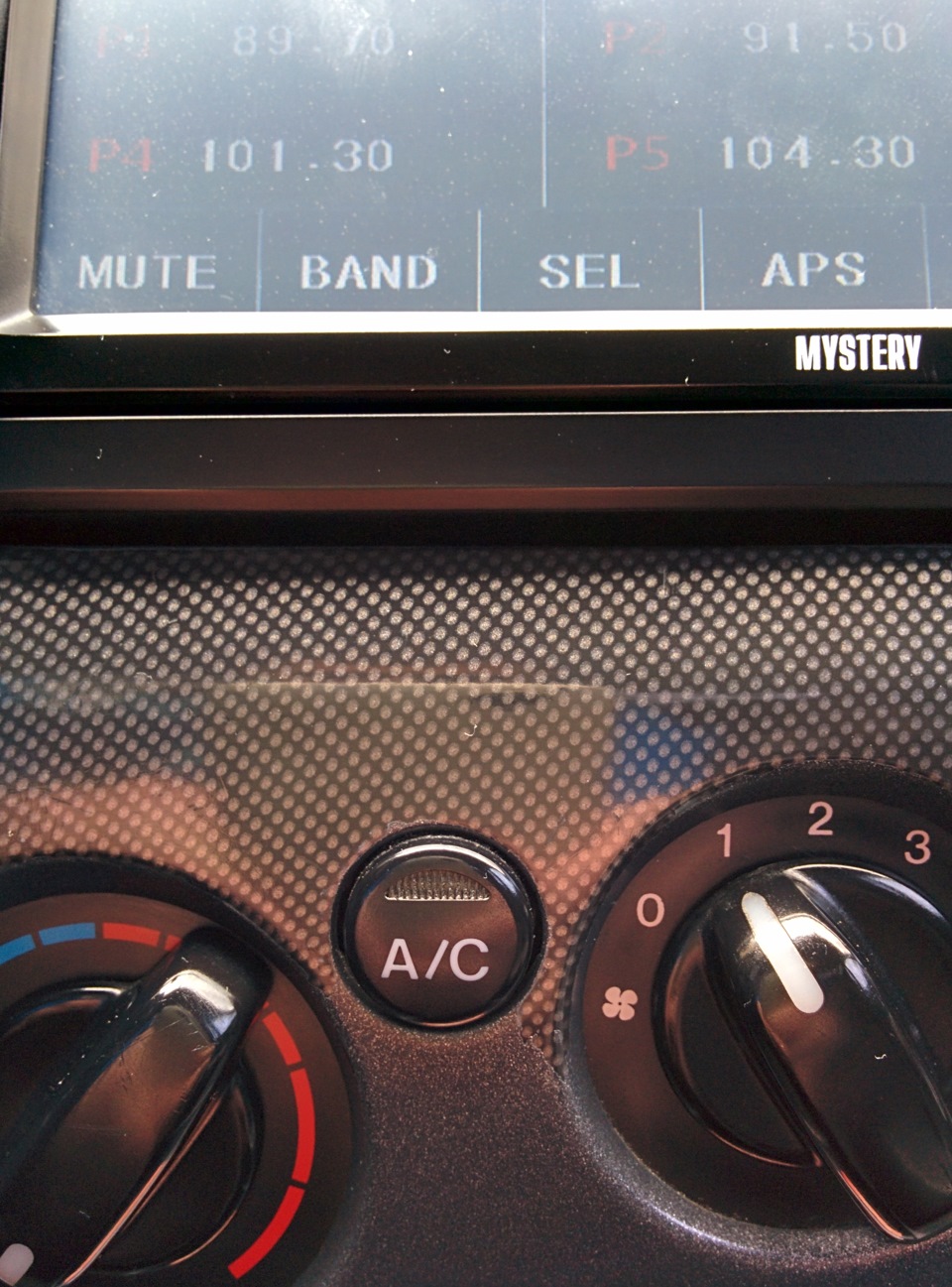 Оклейка пленкой под карбон в салоне авто — Mazda 323 VI, 1,6 л, 2003 ...