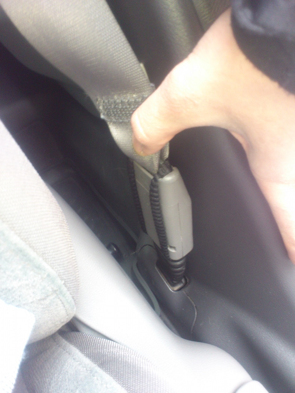 вот как избавиться от стука ремня безопасности о сиденье — Honda Civic ...