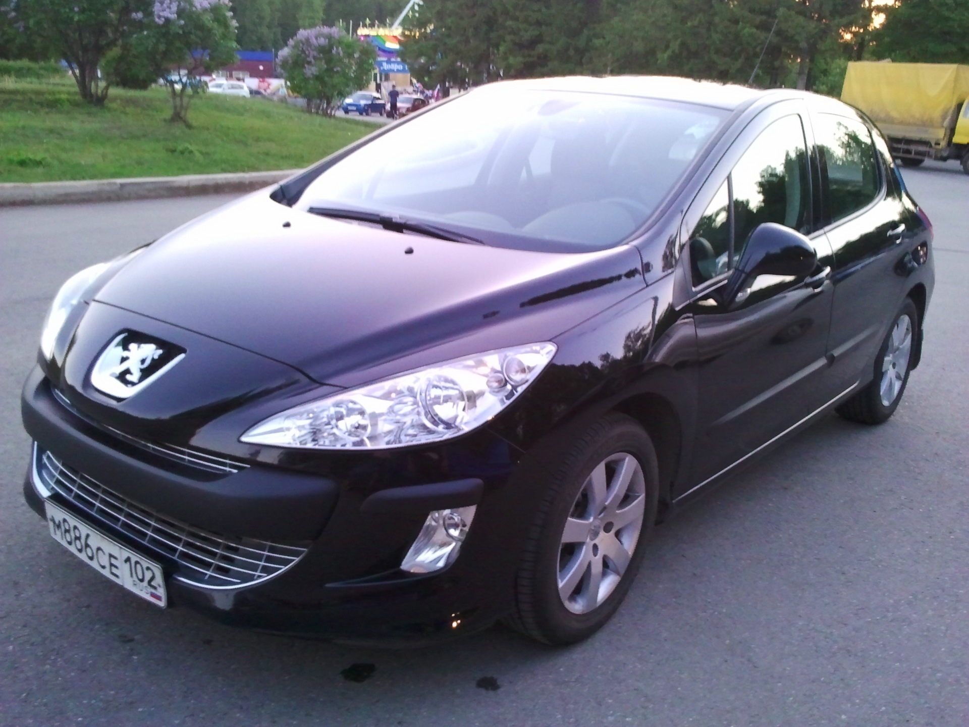 Пежо 2010 года. Пежо 308 черный. Пежо 308 2010 черная. Peugeot 308 черный 2010. Пежо 308, 2010 г. черный.