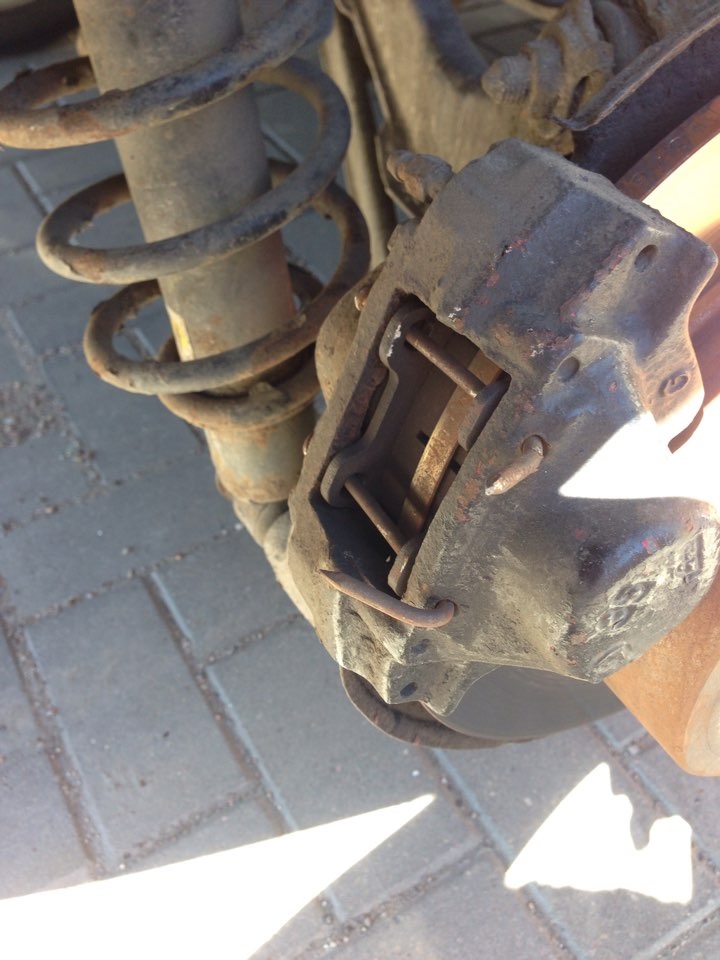 Установка ремкомплекта на суппорта — Opel Vectra B, 1,8 л, 1997 года ...