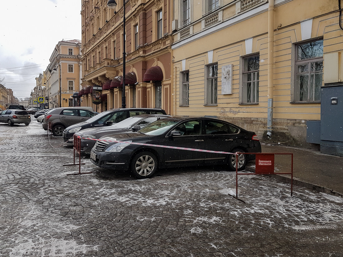 Парковка спб новости. Стоянка в центре Питера. Парковка в центре Санкт-Петербурга. Парковка в центре Питера. Парковка в центре СПБ автомобили.