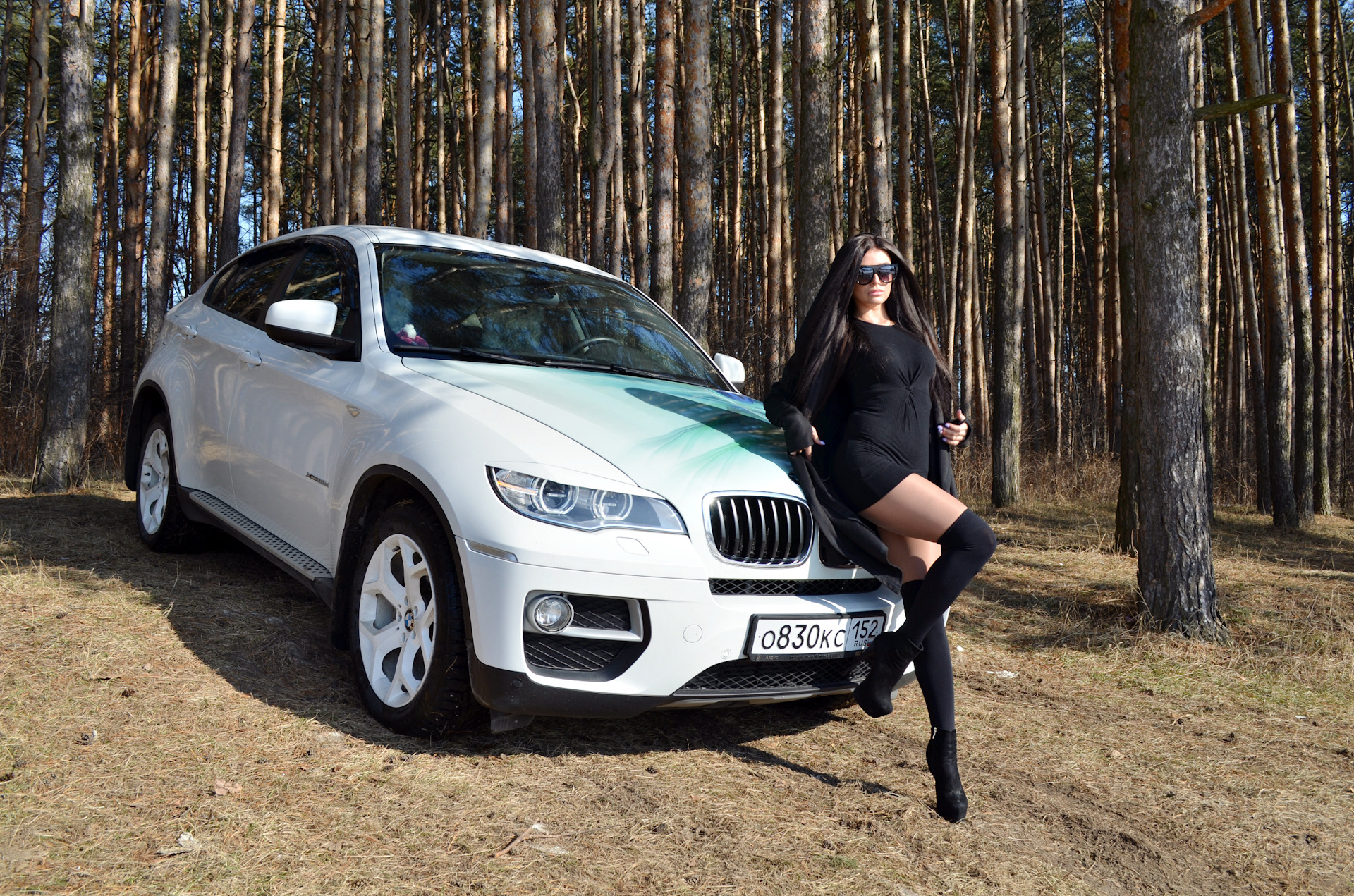 Дер авто. BMW x3 Эльвира. БМВ х6 и девушки. BMW x6 Кристины Бусто. БМВ х6 с человеком.