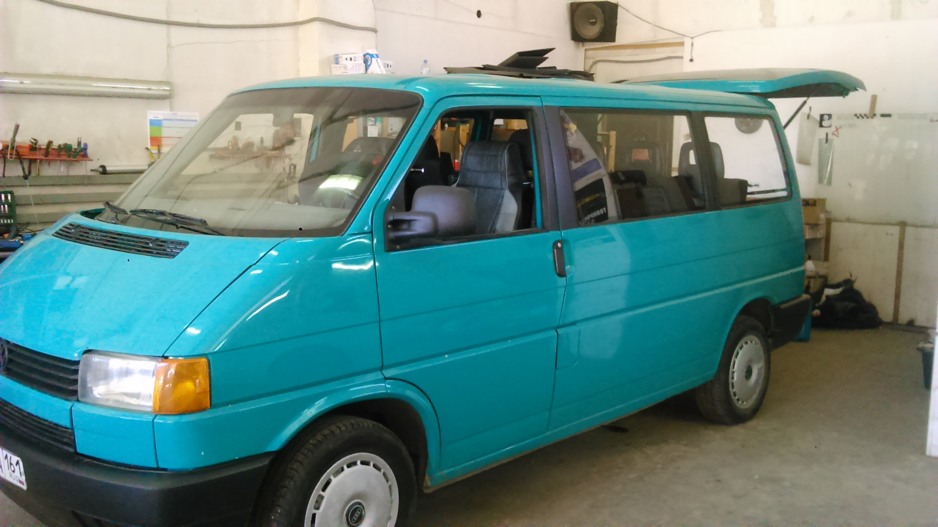 Бус бай. Volkswagen Transporter, 2.4 л., 1986 г. T4 styling. Фольксваген Транспортер т 4 1992 год технические характеристики. Купить буса с правом выкупаемости.