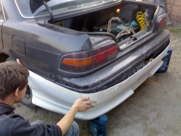 rear bumper - Toyota Carina 15 L 1990