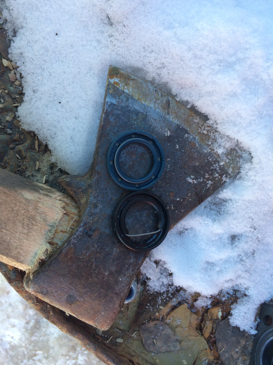 Замена сальника первичного вала. — Peugeot 307, 2 л, 2005 года | своими ...