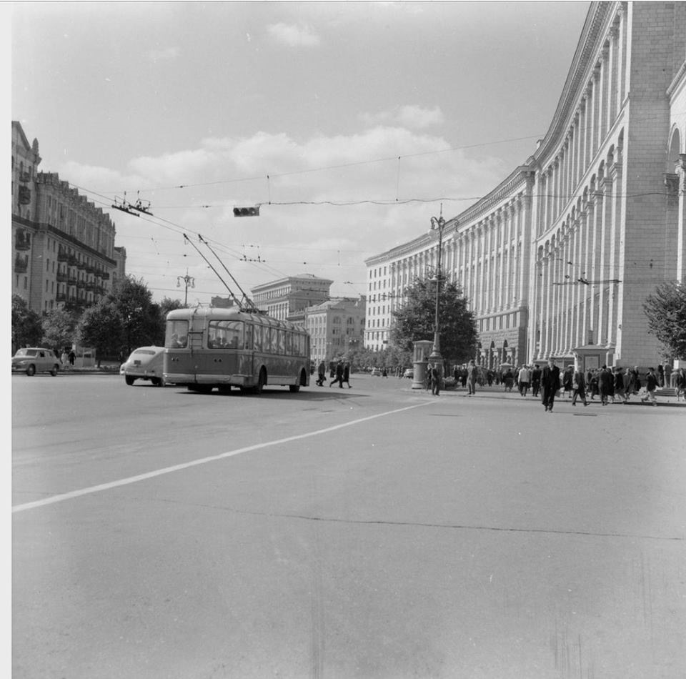 Победа вписана в историю Киева. — ГАЗ М-20 Победа, 2,1 л, 1950 года ...