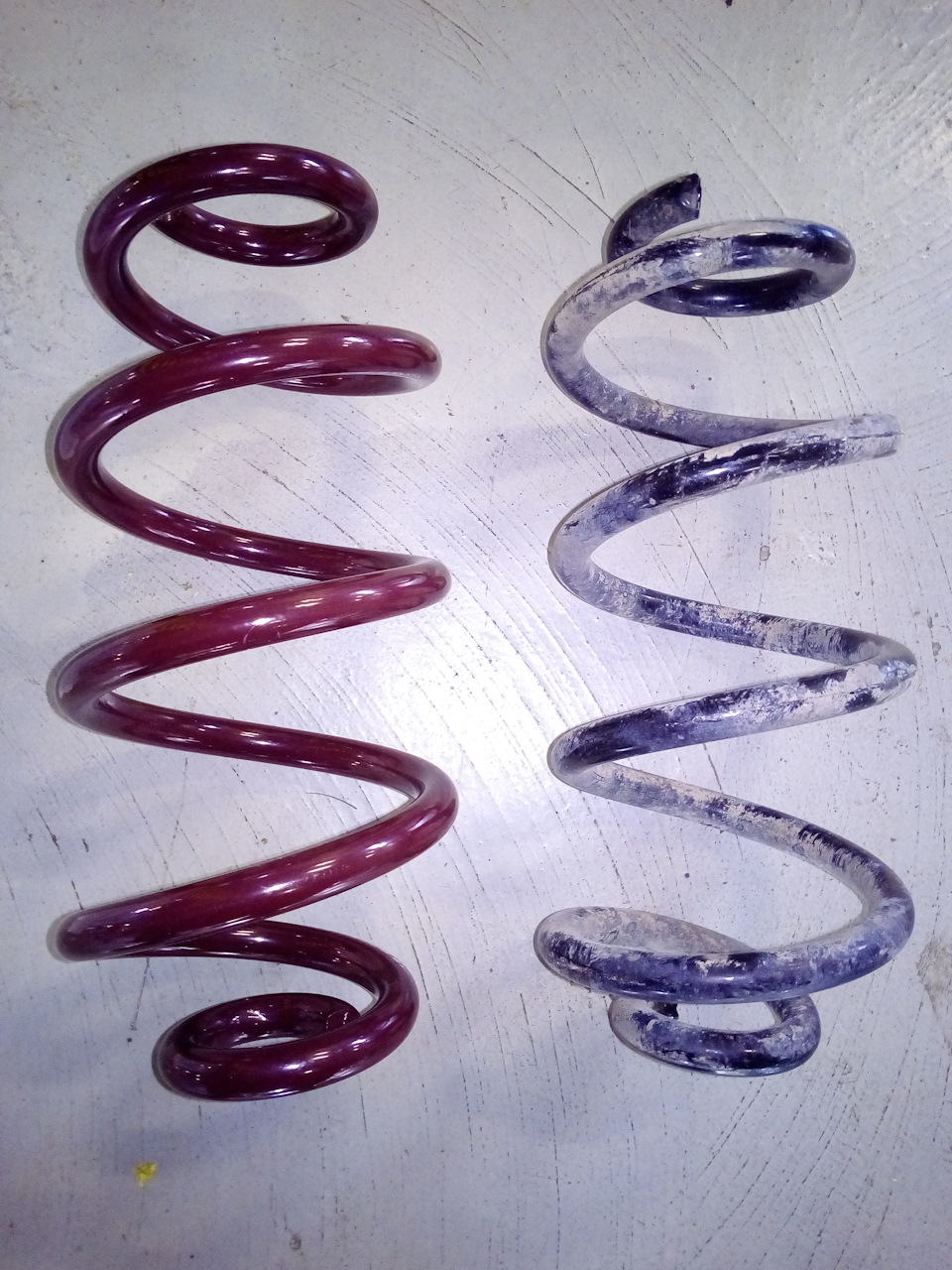 Trustauto TANS043R слева, штатная справа — Nissan X-Trail II (t31). Запчасти на фото: TANS043R