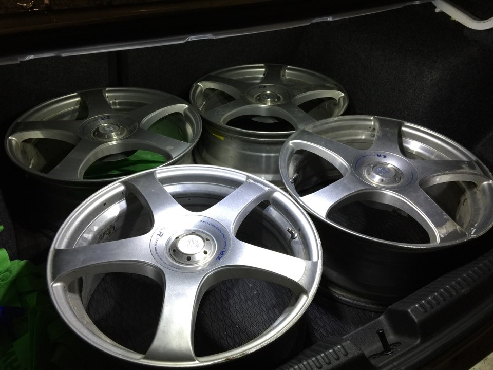 Примерка и покупка дисков — Volkswagen Polo Sedan, 1,6 л, 2013 года ...