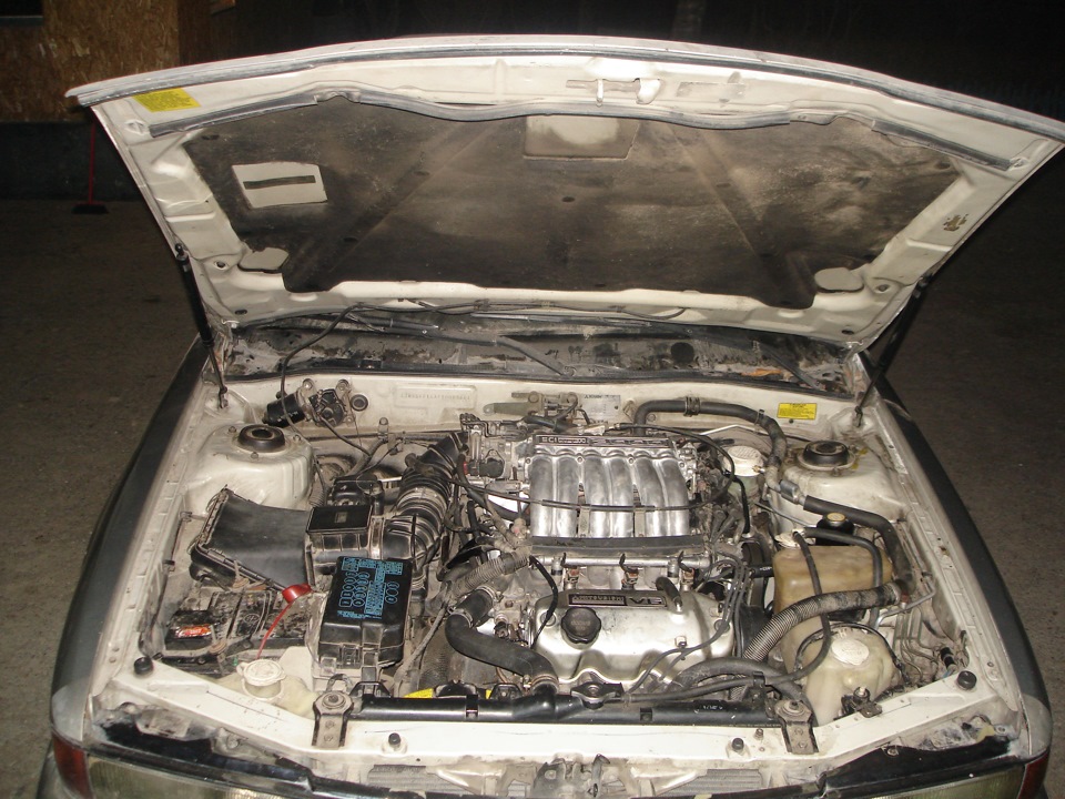 Ура вертушки отработали, давление в системе охлаждения в норме, можно перекурить и убраться после себя в гаражике. — Mitsubishi Sigma