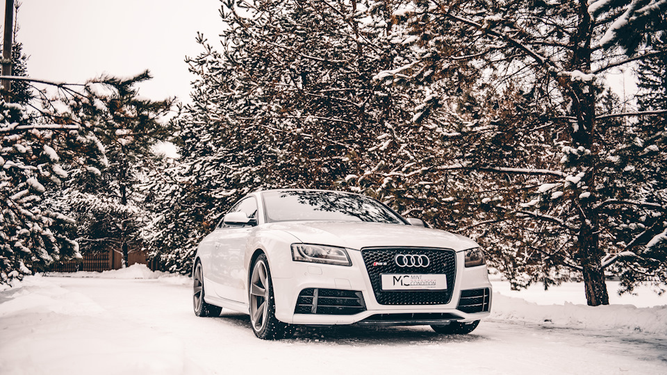 Rs6 crash. Audi rs5 белая. Audi rs5 Zero g. Audi rs5 белая зима. Ауди РС 5 на снегу.