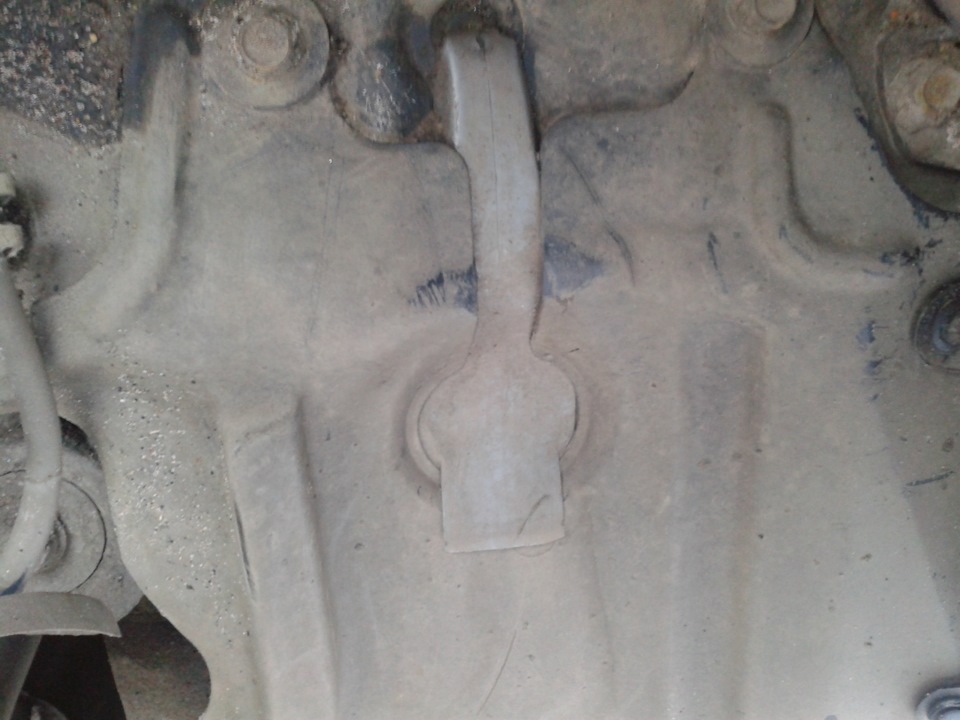 Заглушка дренажного отверстия — Mitsubishi Lancer IX, 2 л, 2006 года ...