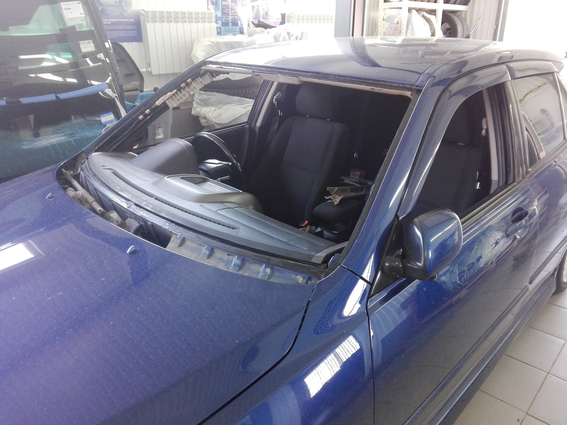 Поменял ветровое стекло на бенсон — Toyota Altezza, 3 л, 2001 года ...
