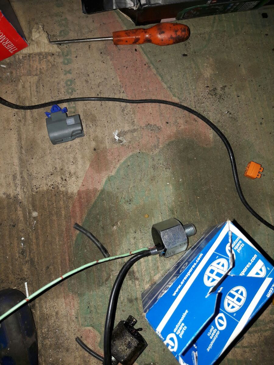 Замена датчика детонации — Mazda Xedos 6, 2 л, 1992 года | своими ...