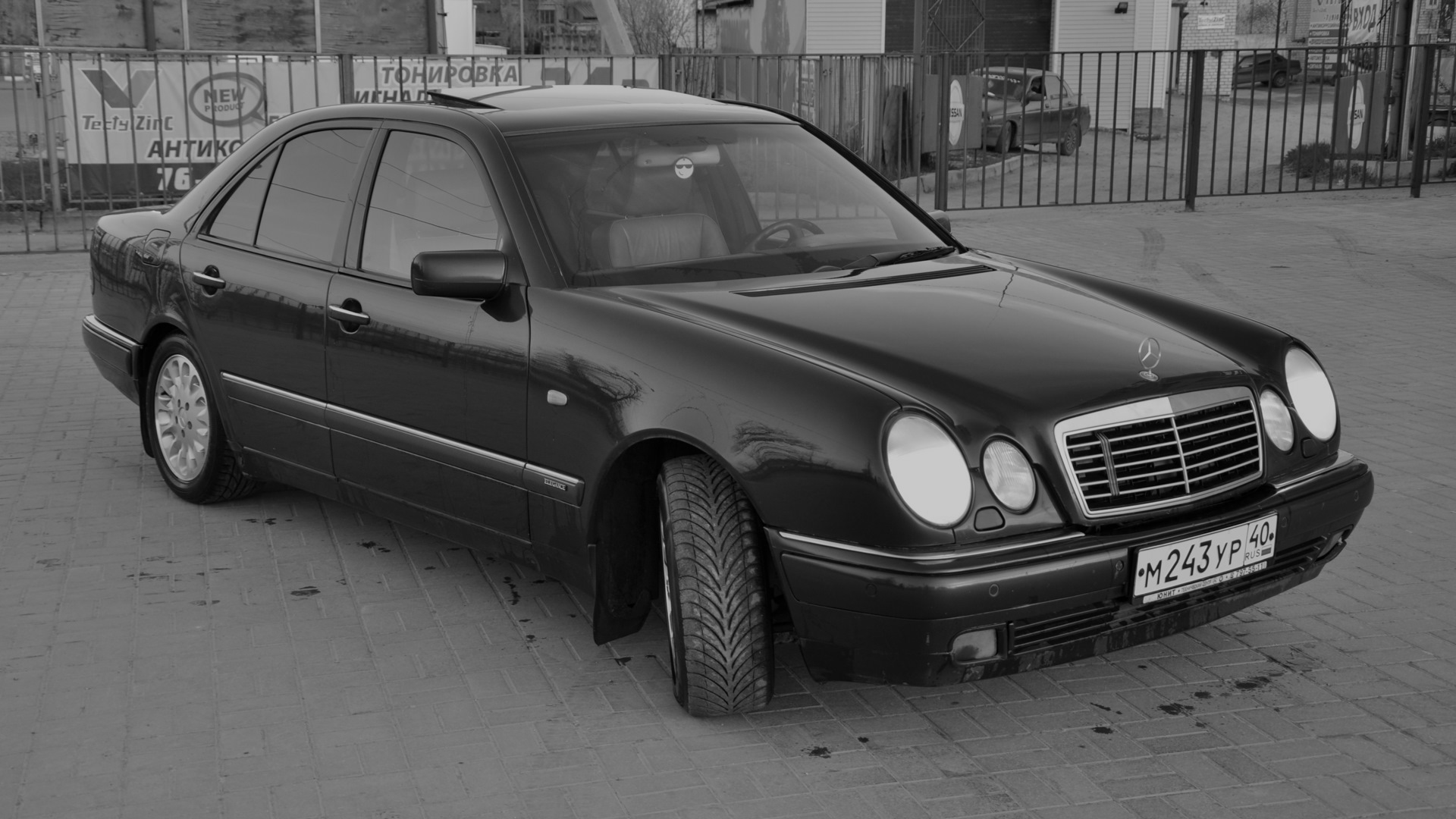 Мерседес лупатый. Мерседес е320 лупатый. Mercedes-Benz e-class (w210) бандит. Мерседес 320 лупатый. Лупатый 210.