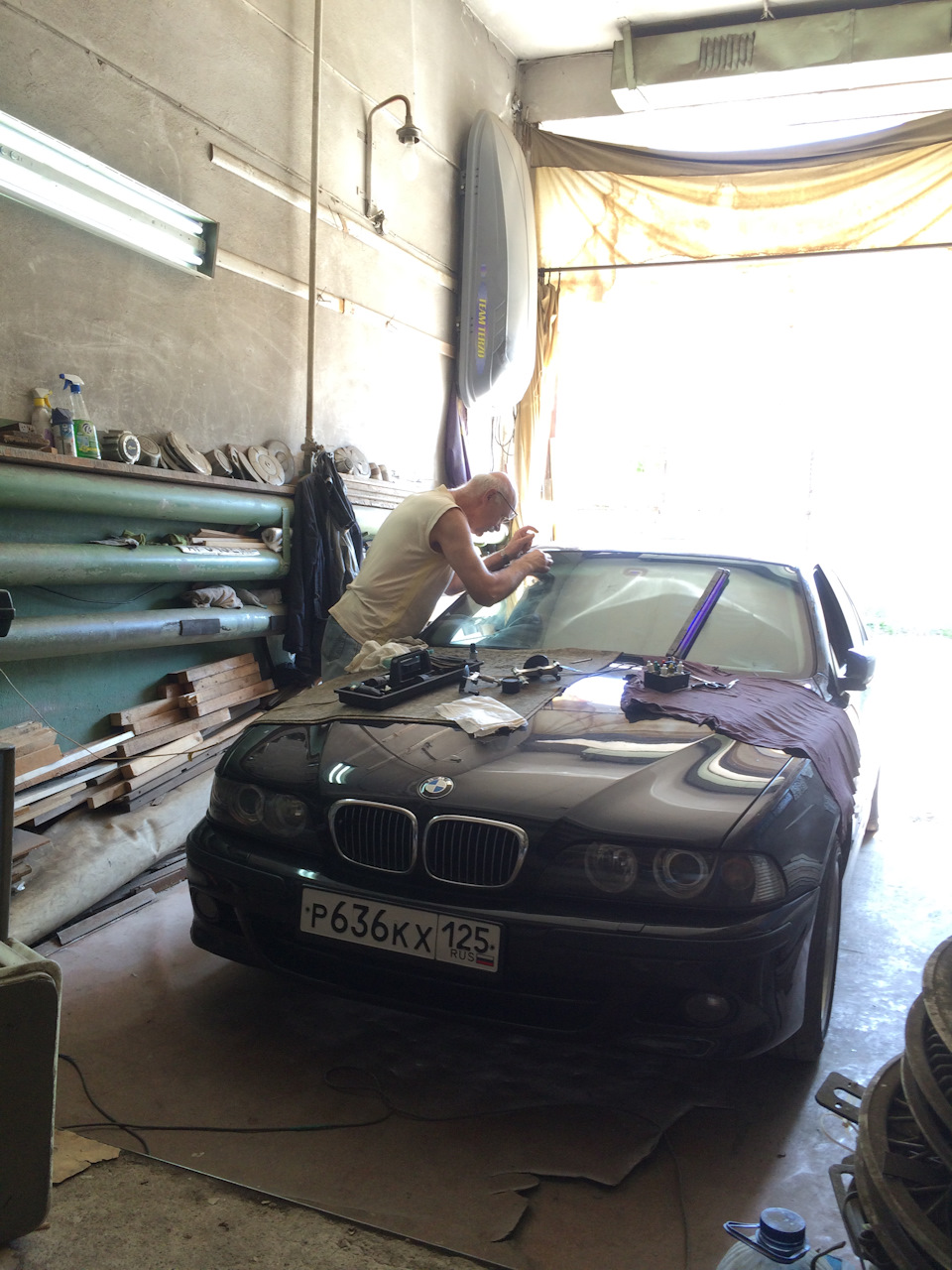 Заделали сколы на лобовом стекле — BMW 5 series (E39), 4,4 л, 2000 года ...