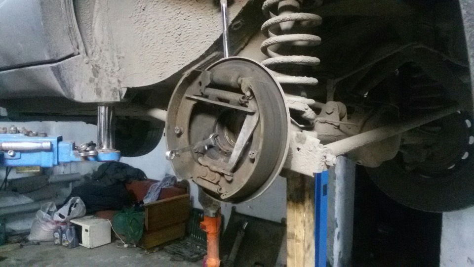 Замена подшипника задней полуоси — Chevrolet Niva (1G), 1,7 л, 2012 ...