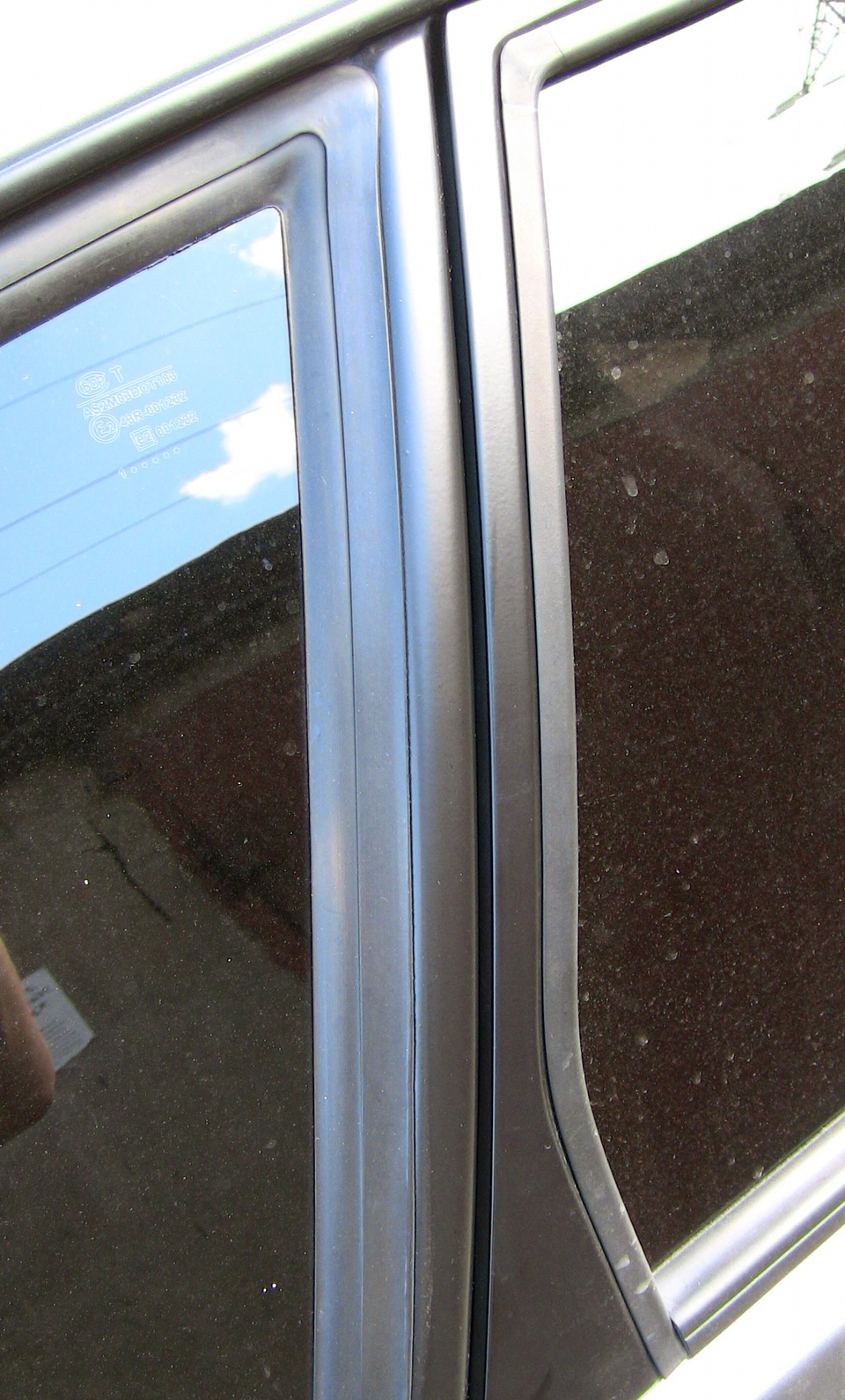 Уплотнитель резинка для дверей у стекла рено лагуна 1. Доп уплотнители дверей ваз 2114. Доп уплотнитель дверей. Уплотнительная резинка двери ваз 2109. Ts16949 резиновый уплотнитель.