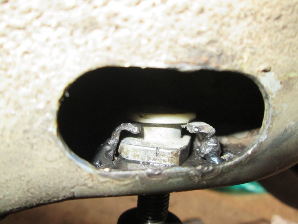 Ремонт закладной в ланжероне ( Прокручивается болт ) — Opel Combo C, 1 ...