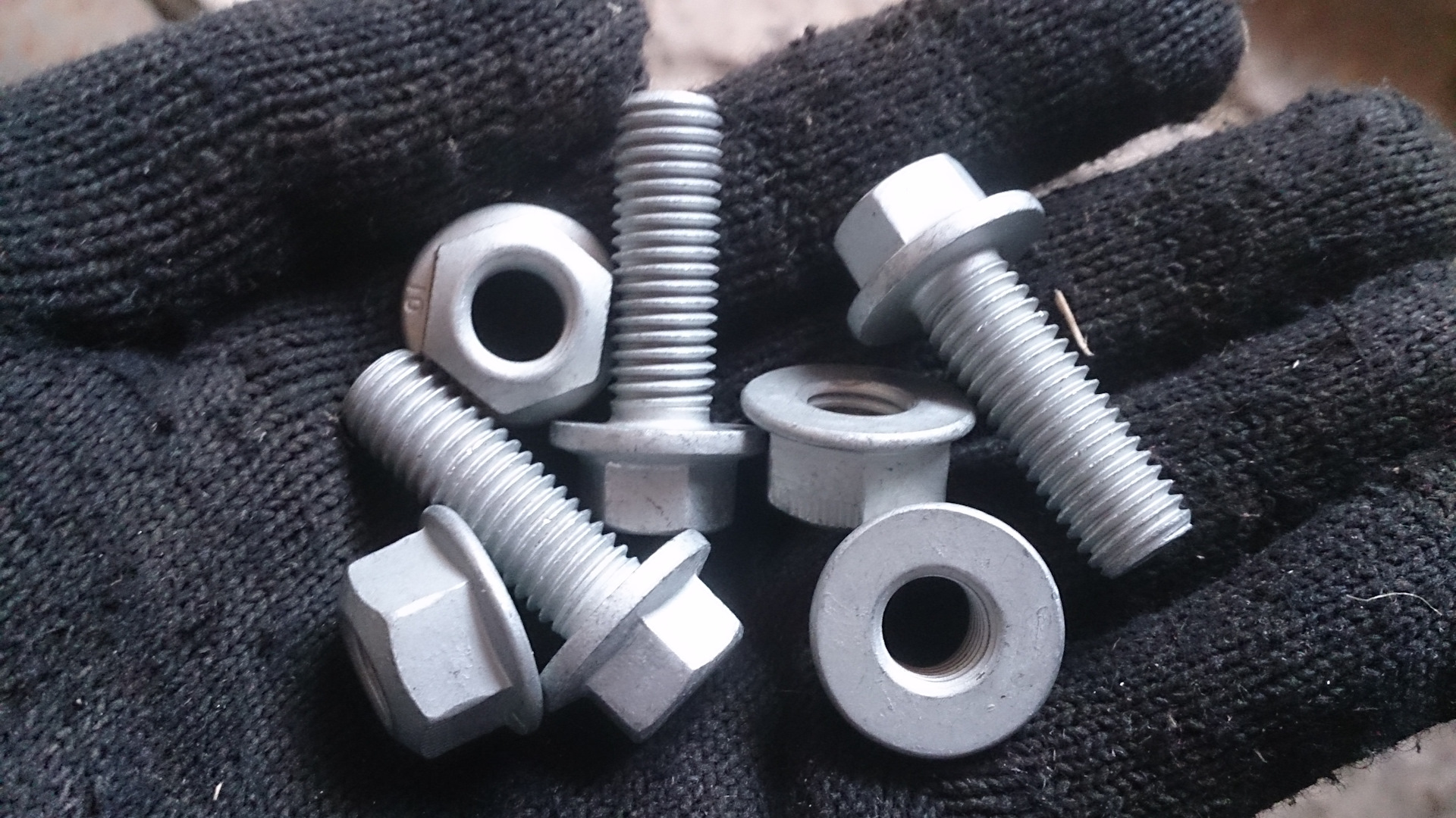 болт фокус. болт фокус. развальные болты форд фокус 3. болт передней ступицы форд фокус 2. 6.