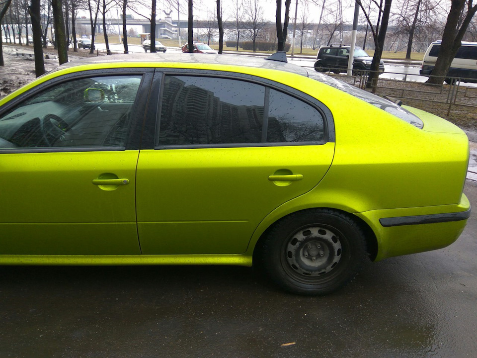 Skoda 105 Lime Green