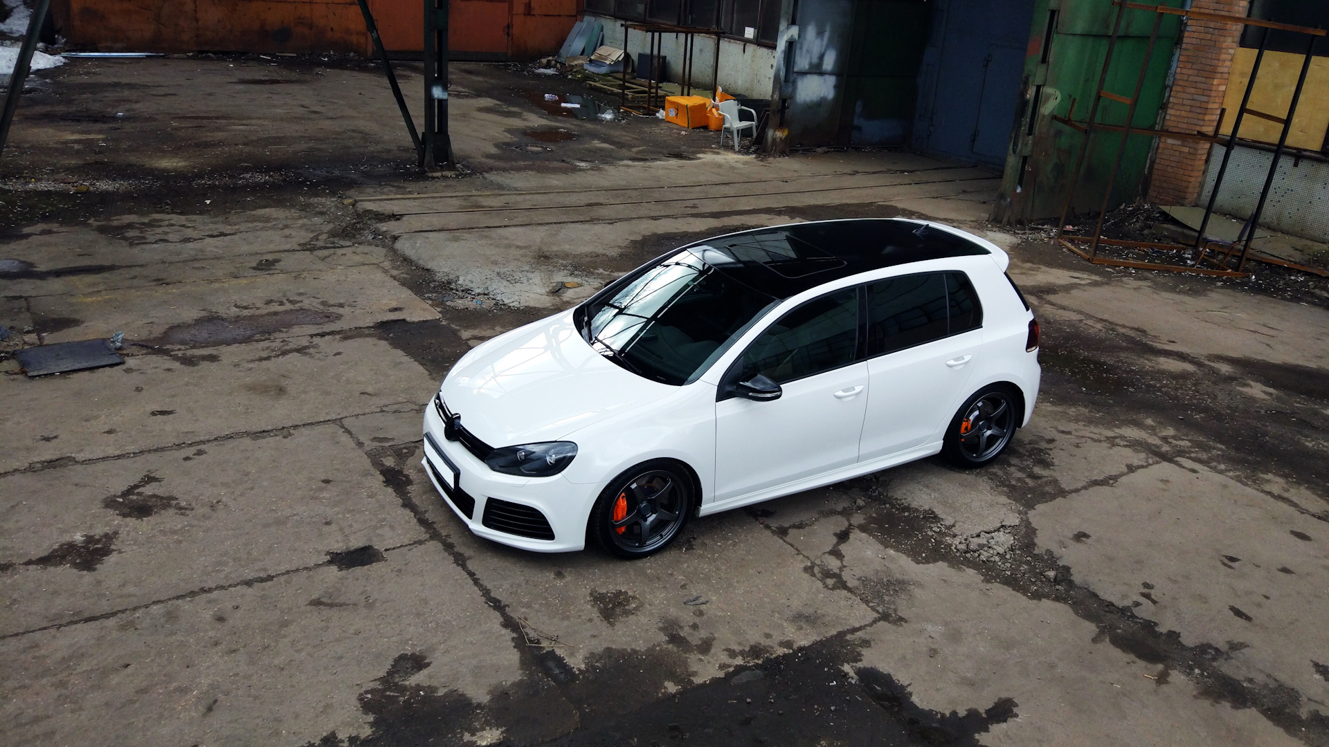 Golf 6 белый черные диски