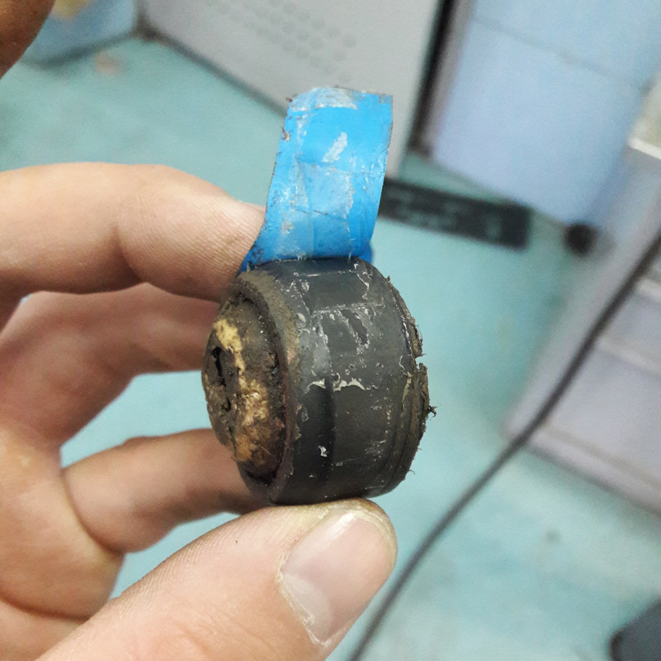 Изолента и в Европе изолета. — Audi A4 Avant (B7)