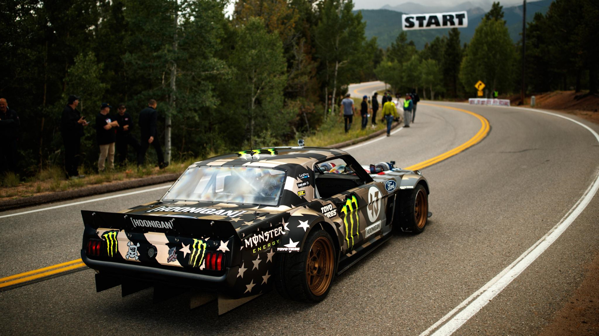 Ford Mustang Hoonicorn ред Булл дрифт