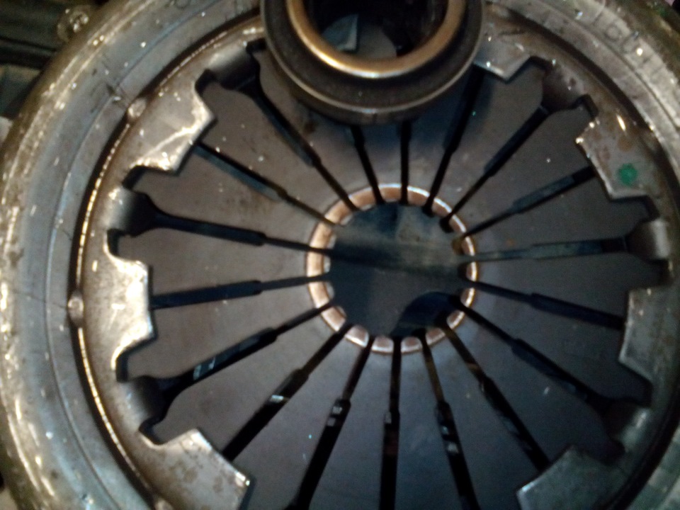 последствие поломки выжимного — Lada Гранта, 1,6 л, 2013 года | поломка ...