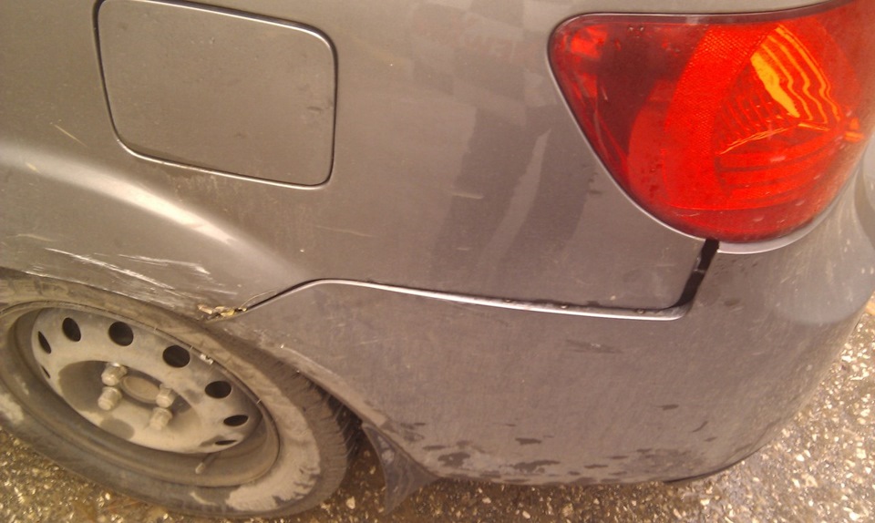 Въехали во дворе — KIA Rio (2G), 1,4 л, 2011 года | ДТП | DRIVE2