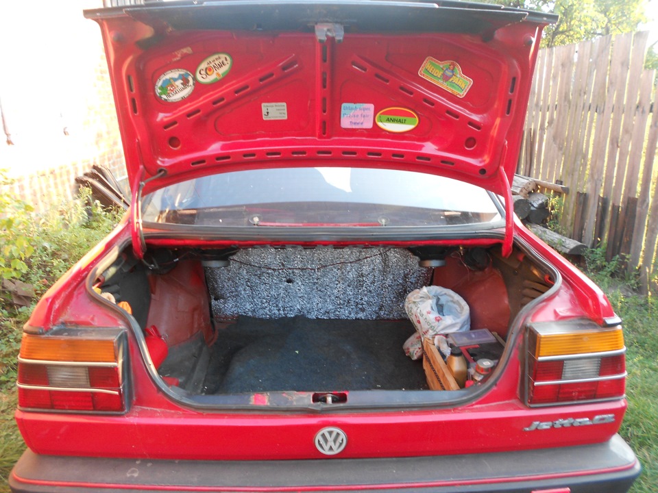 Volkswagen jetta багажник. Jetta 2 1990 багажник. Багажник Джетта 2. Багажник Джетта 2.5 2013г. Фольксваген Джетта 2 багажник.