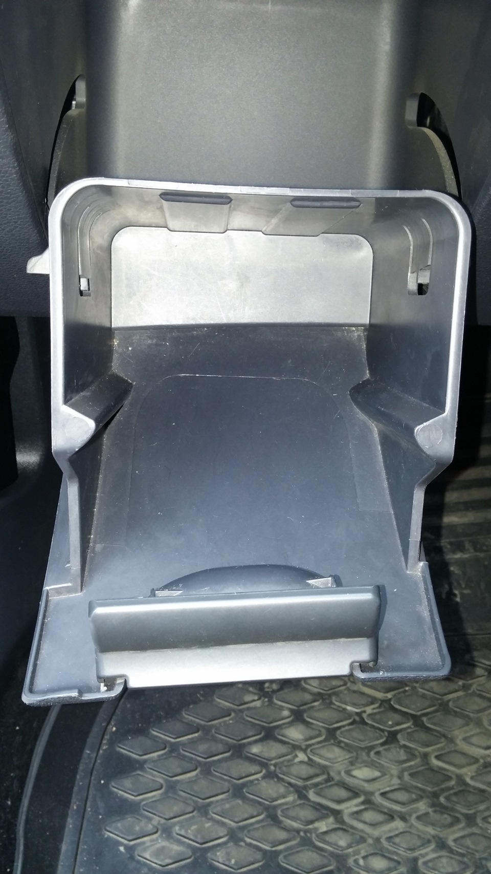 Оклеил вещевой ящик в карпет! — DRIVE2