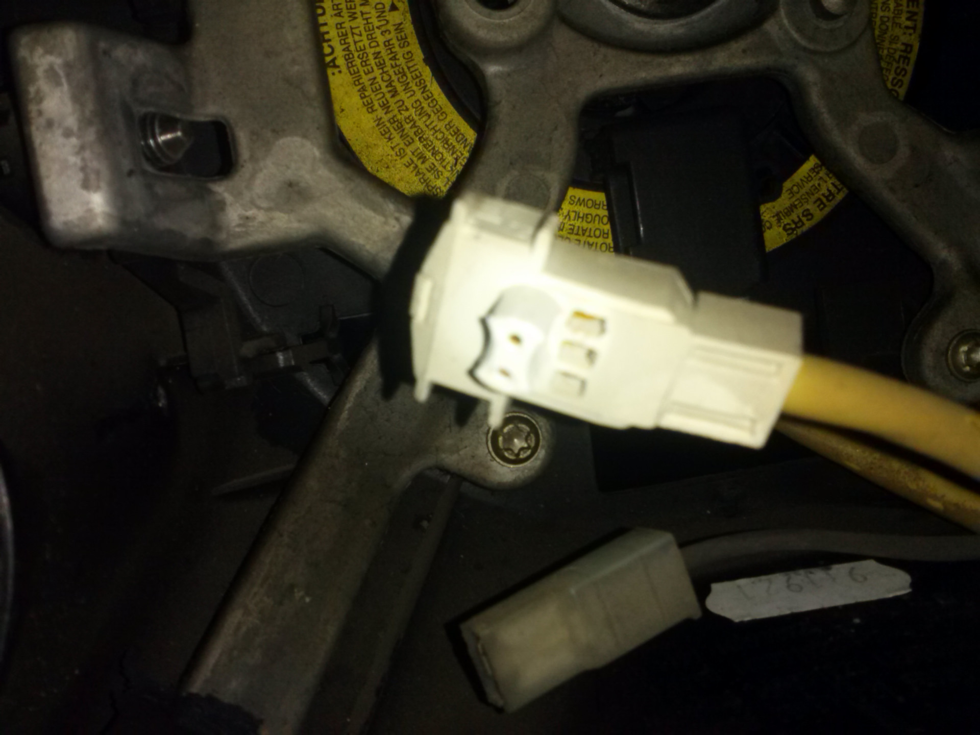 Srs mitsubishi. SRS Лансер 9. SRS горит лампочка Mitsubishi Carisma. Горит лампа SRS Мицубиси Кольт. Контактная группа сигнала Митсубиси Каризма.