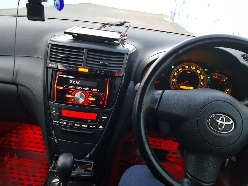 Как снять панель на калдине Новый вид телик и пионерчик - Toyota Caldina (241), 1,8 л, 2005 года аксессуары 