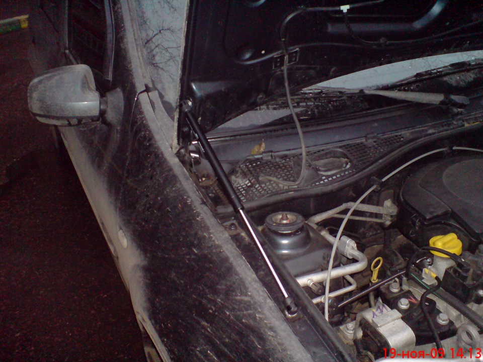 Газовые упоры на капот. — Renault Logan (1G), 1,6 л, 2008 года | тюнинг ...