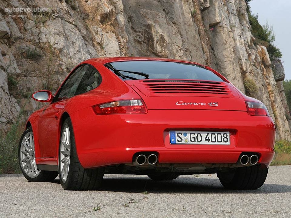 Porsche 911 Carrera 4s красный